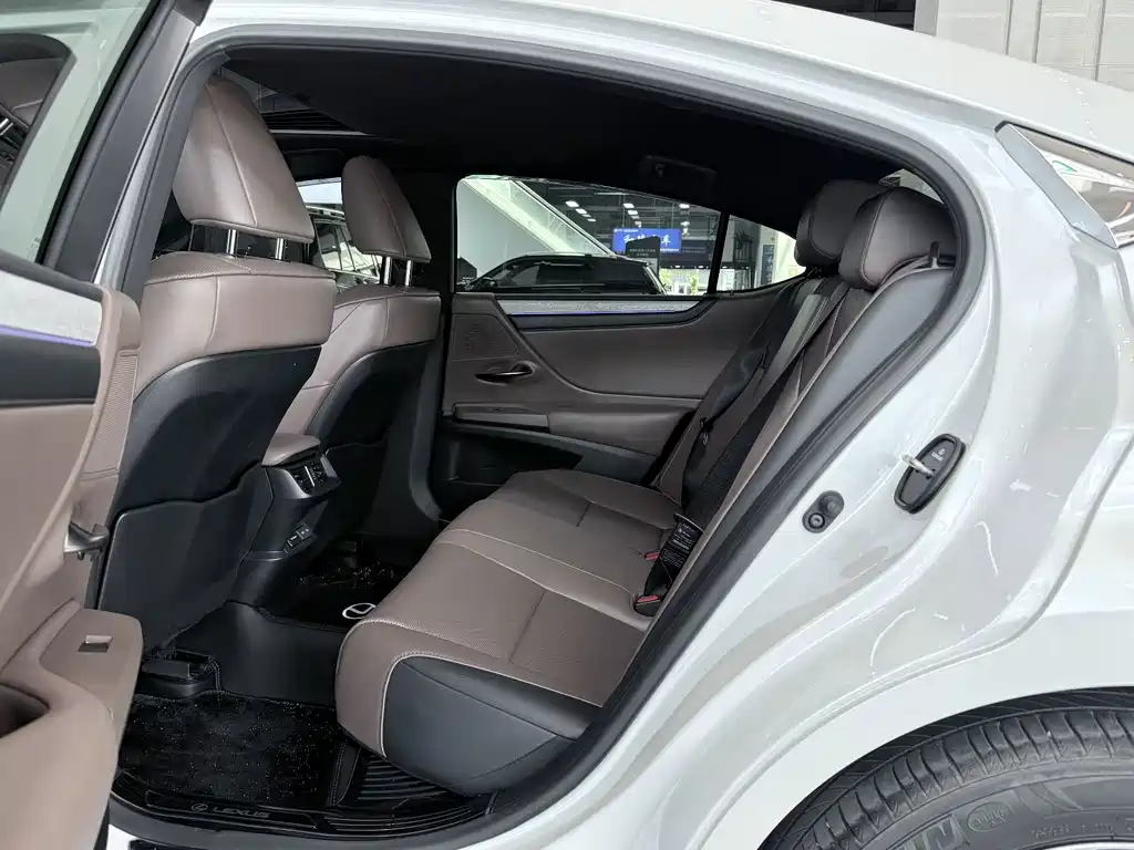 Lexus ES — миниатюра 10