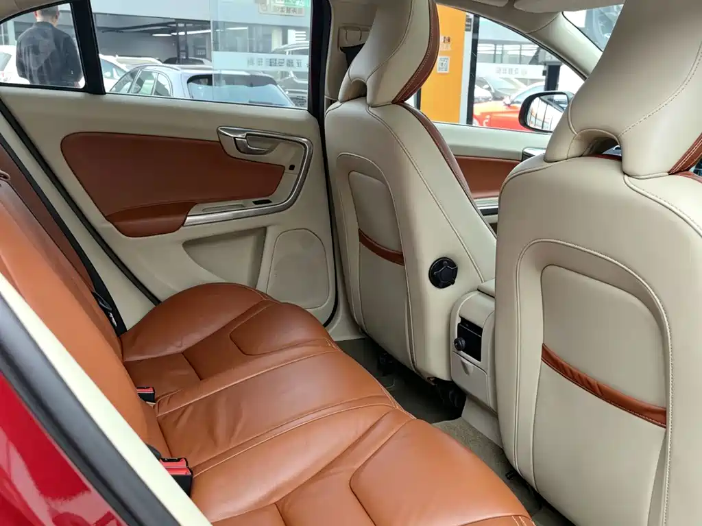 Volvo S60 (Import) — миниатюра 10