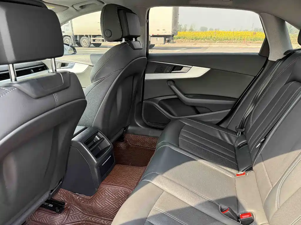 Audi A4L 2023 40 TFSI Fashion