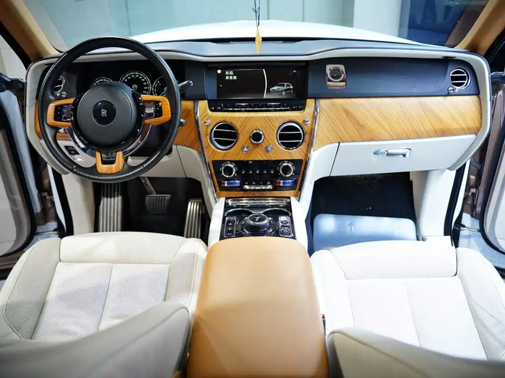 Rolls-Royce Cullinan — миниатюра 40