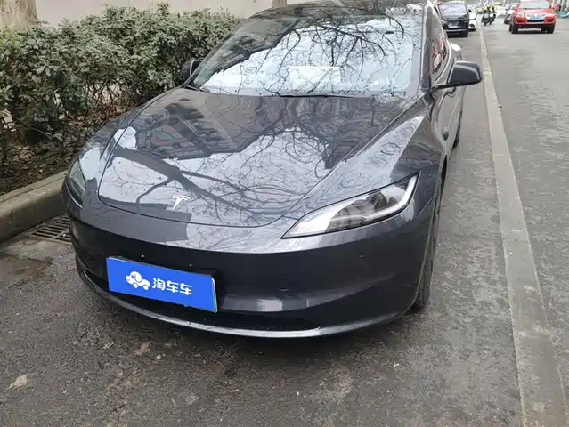 TESLA MODEL 3 2024