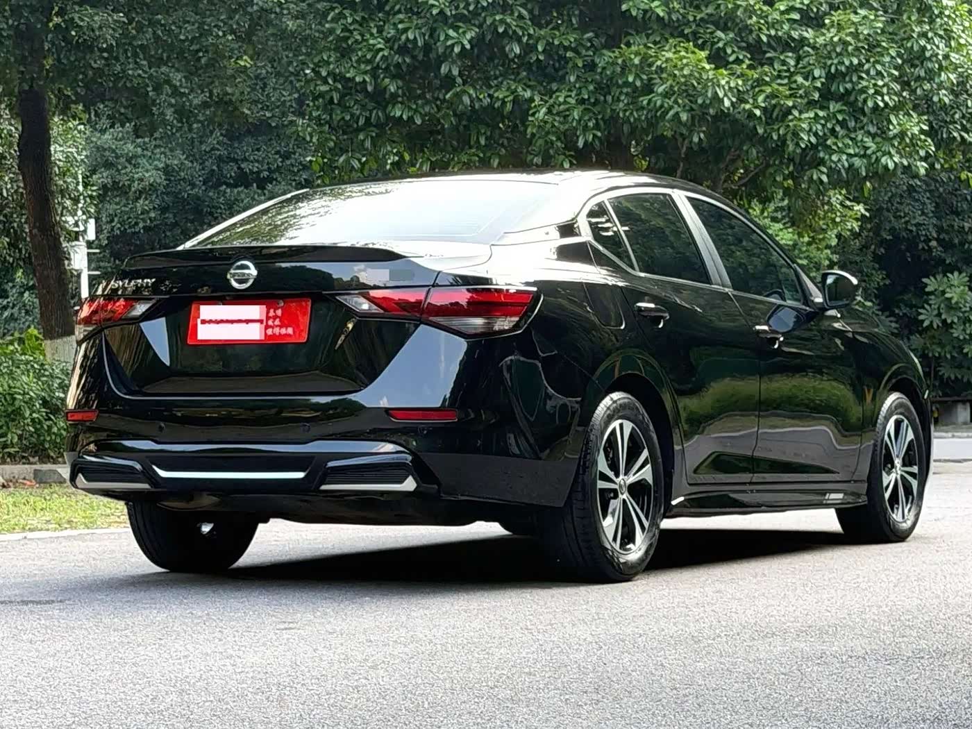 Nissan Sylphy 1.6 л 2023 г. Чёрный, пробег 42000 км