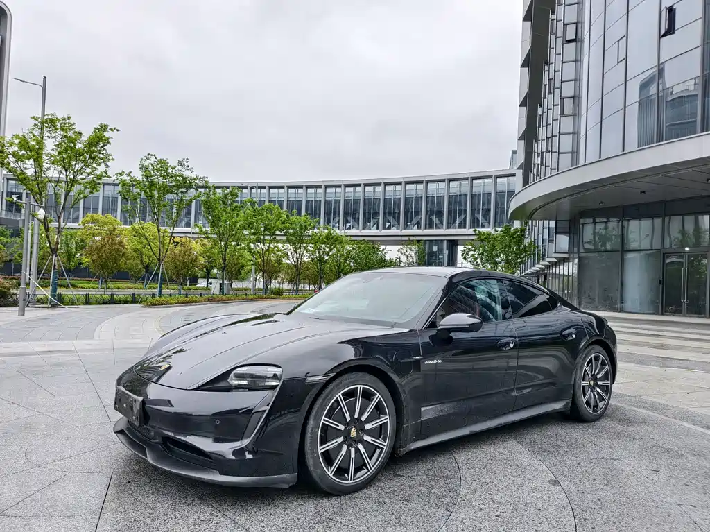Porsche Taycan 2021