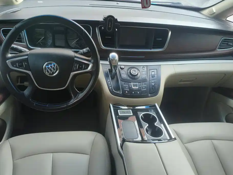 Buick GL8 — миниатюра 12