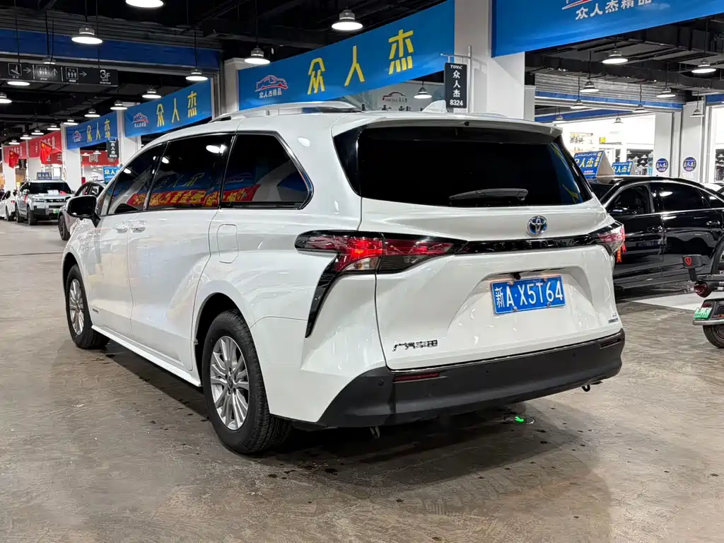 Toyota Sienna — миниатюра 8
