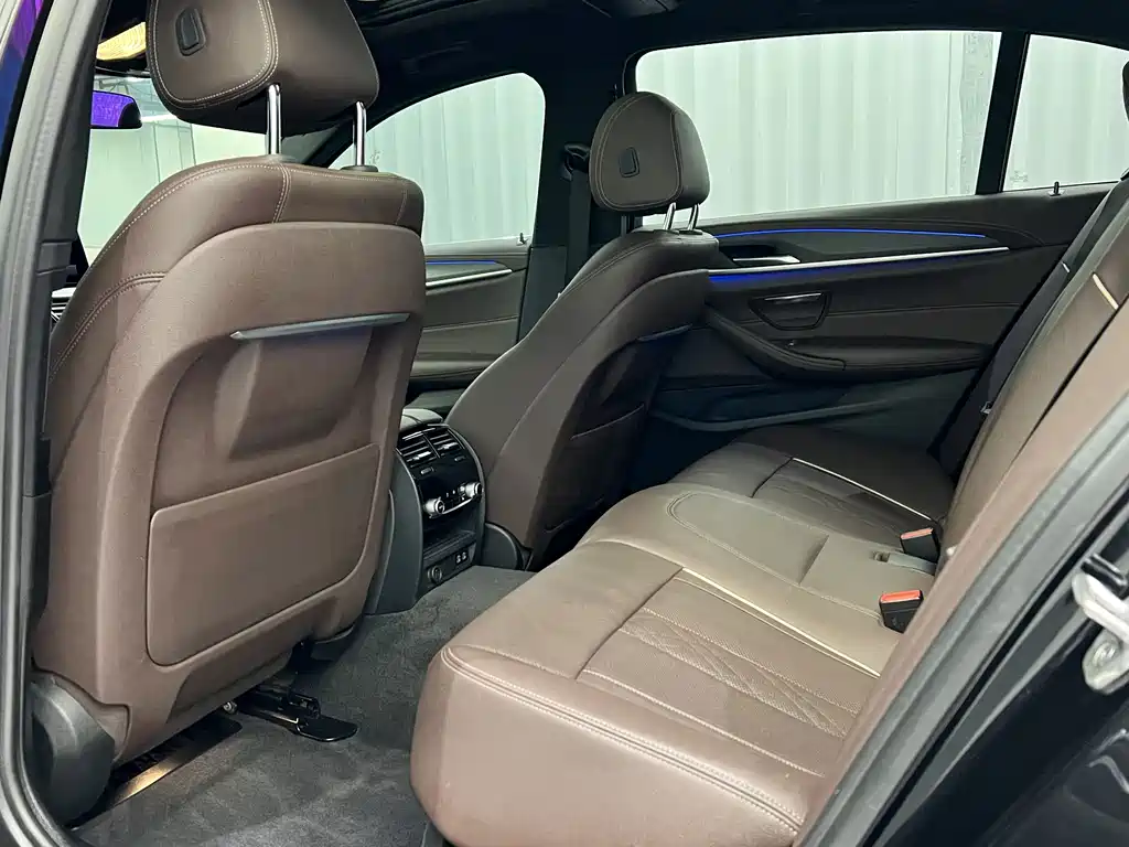 BMW 5 Series — миниатюра 6