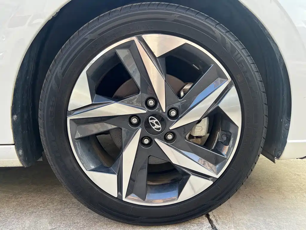 Hyundai Elantra — миниатюра 16