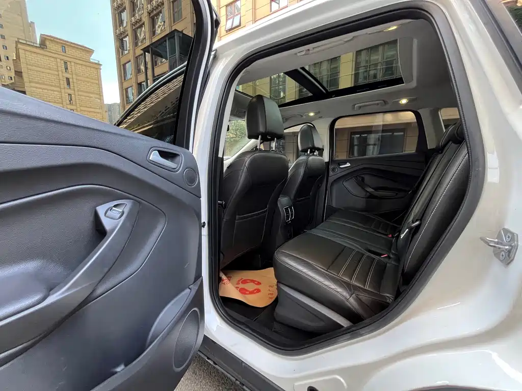 Ford Kuga — миниатюра 10