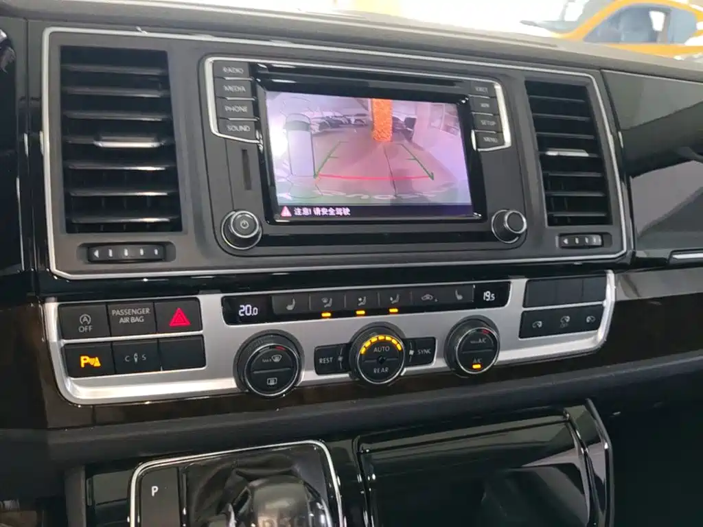 Volkswagen Multivan — миниатюра 13