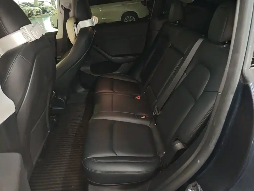 Tesla Model Y — миниатюра 17