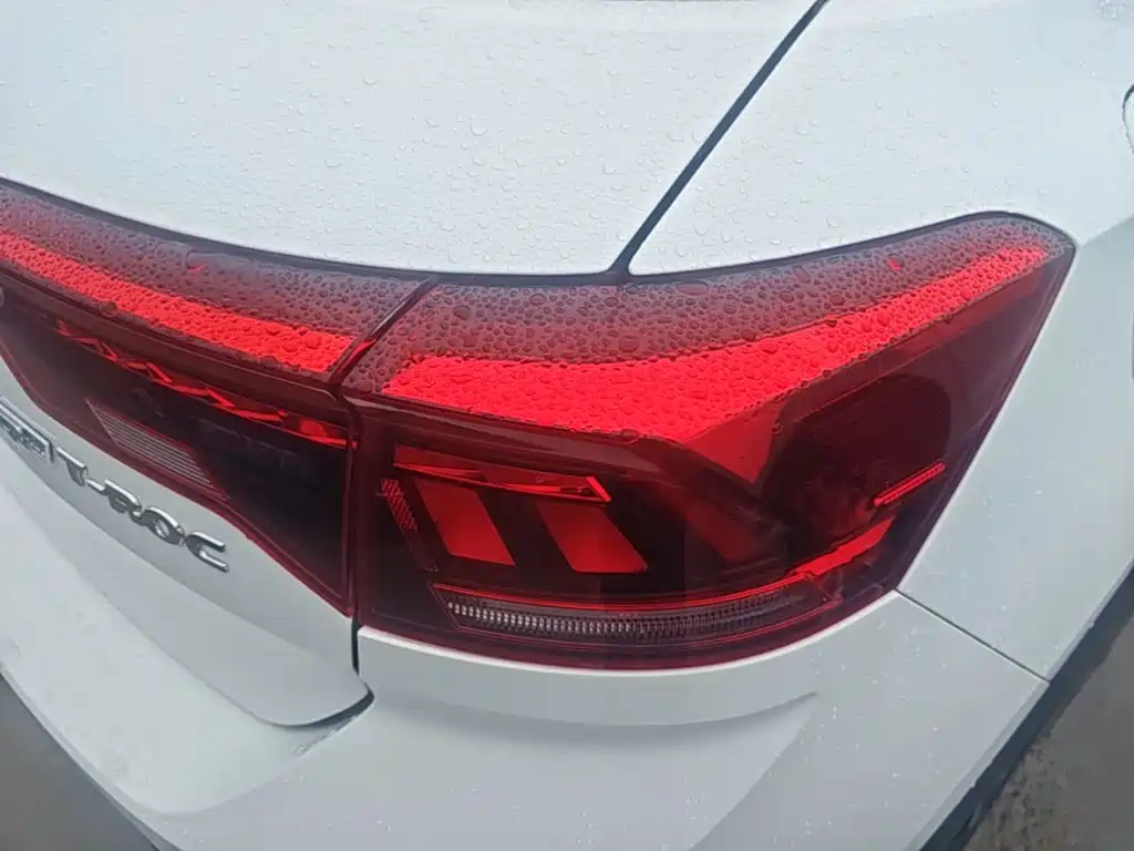 Volkswagen T-Roc — миниатюра 8
