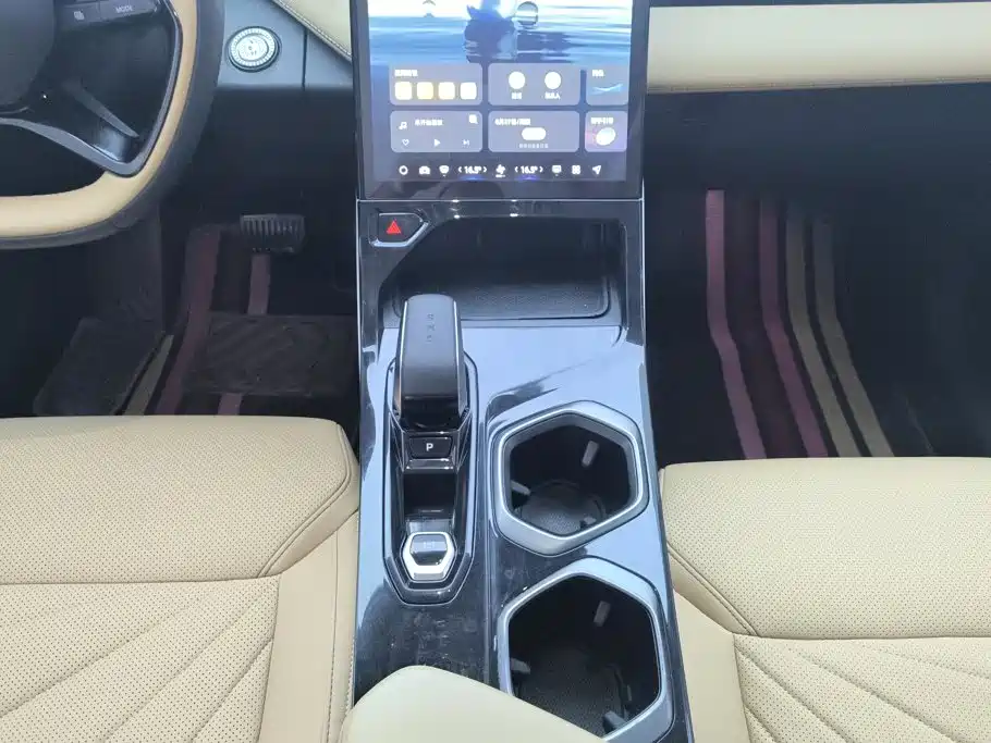 Geely Boyue L — миниатюра 16