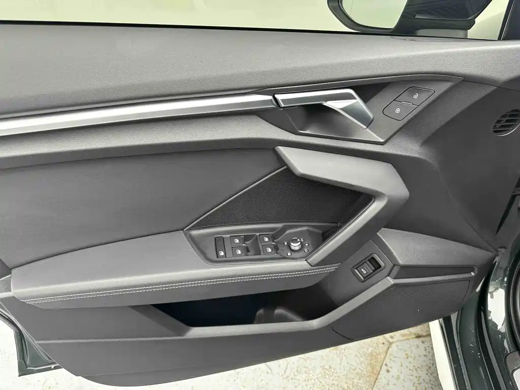 Audi A3 2023 — фото 11