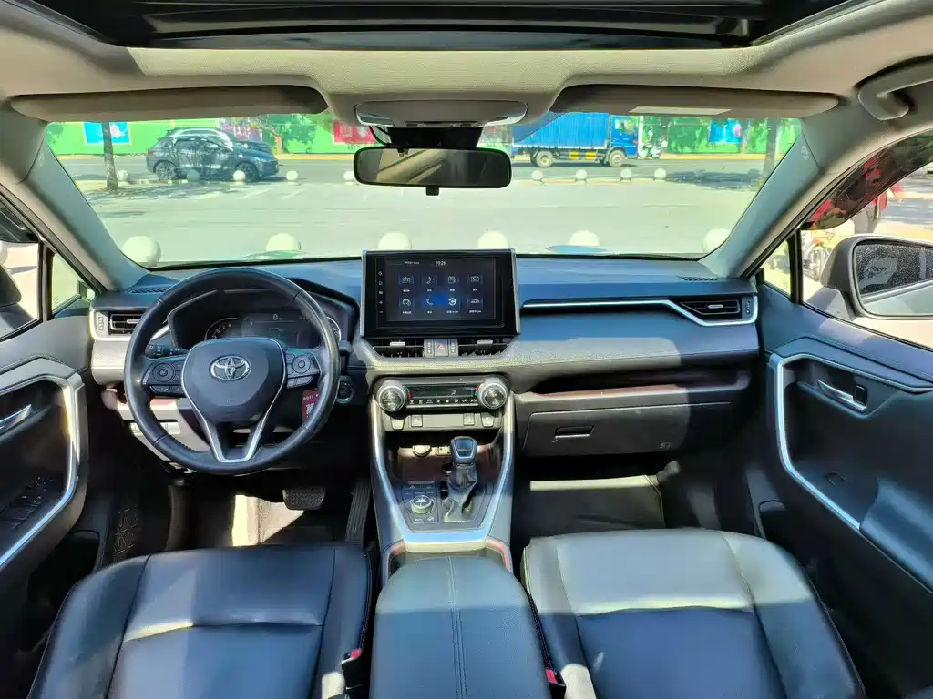 Toyota RAV4 — миниатюра 6