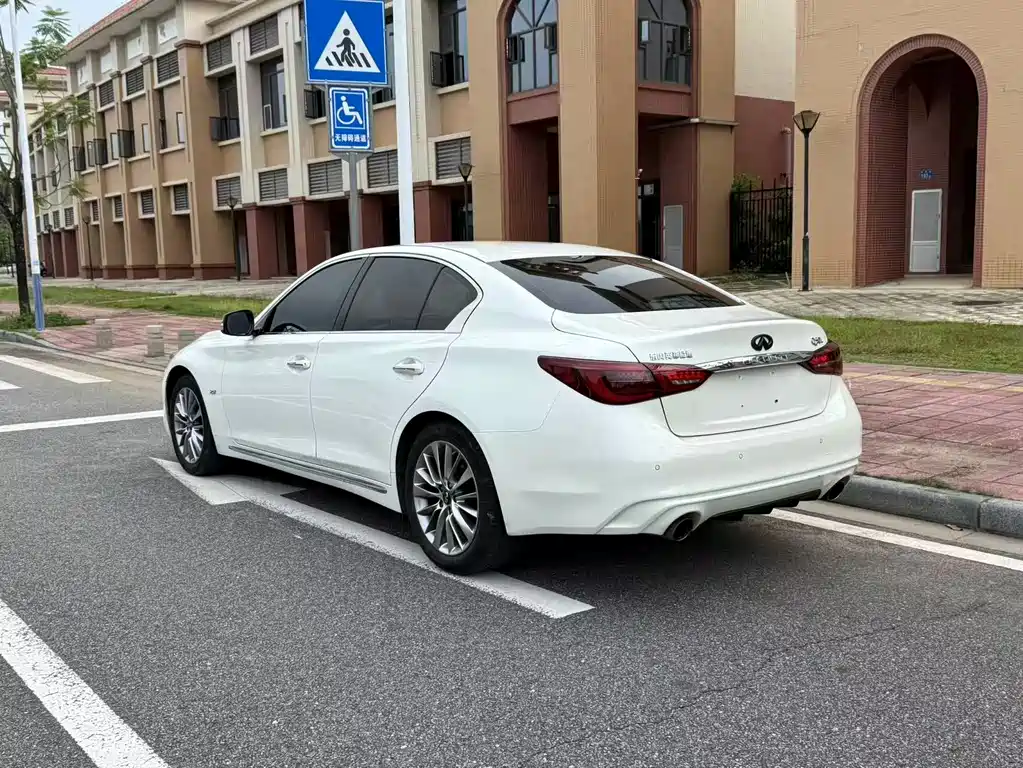 Infiniti Q50L 2018 2.0T VI