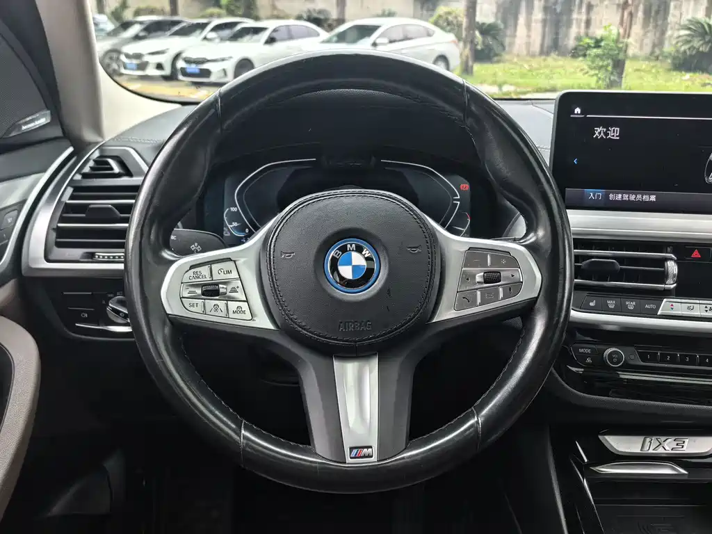 BMW iX3 — миниатюра 22