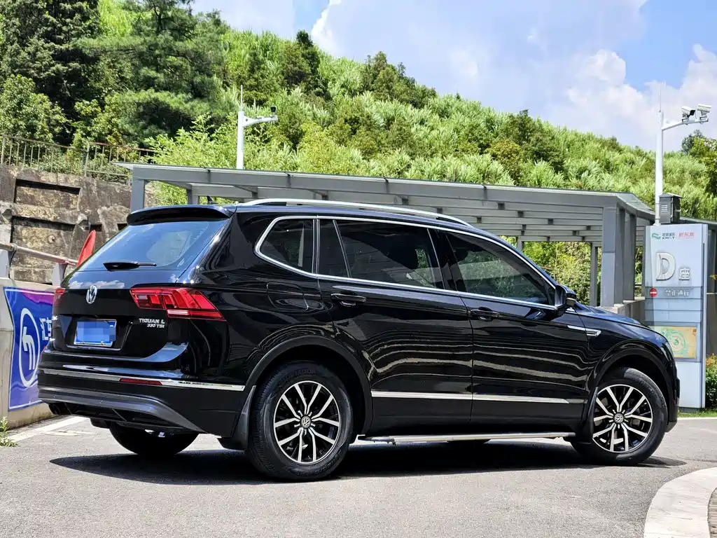Volkswagen Tiguan L — миниатюра 8