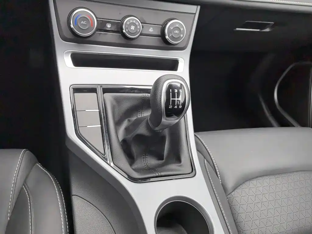 Geely Emgrand — миниатюра 13