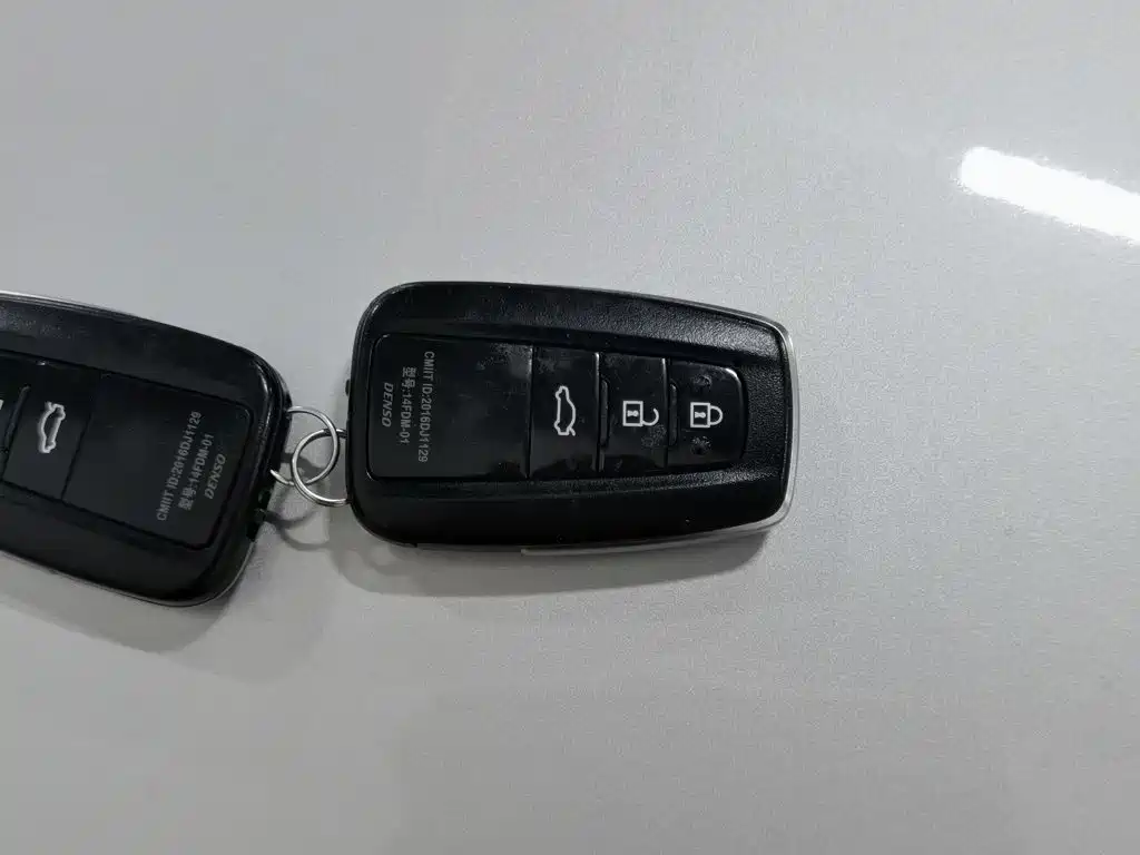 Toyota Camry — миниатюра 19
