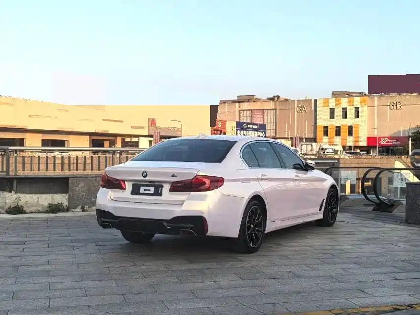 BMW 5 Series — миниатюра 4