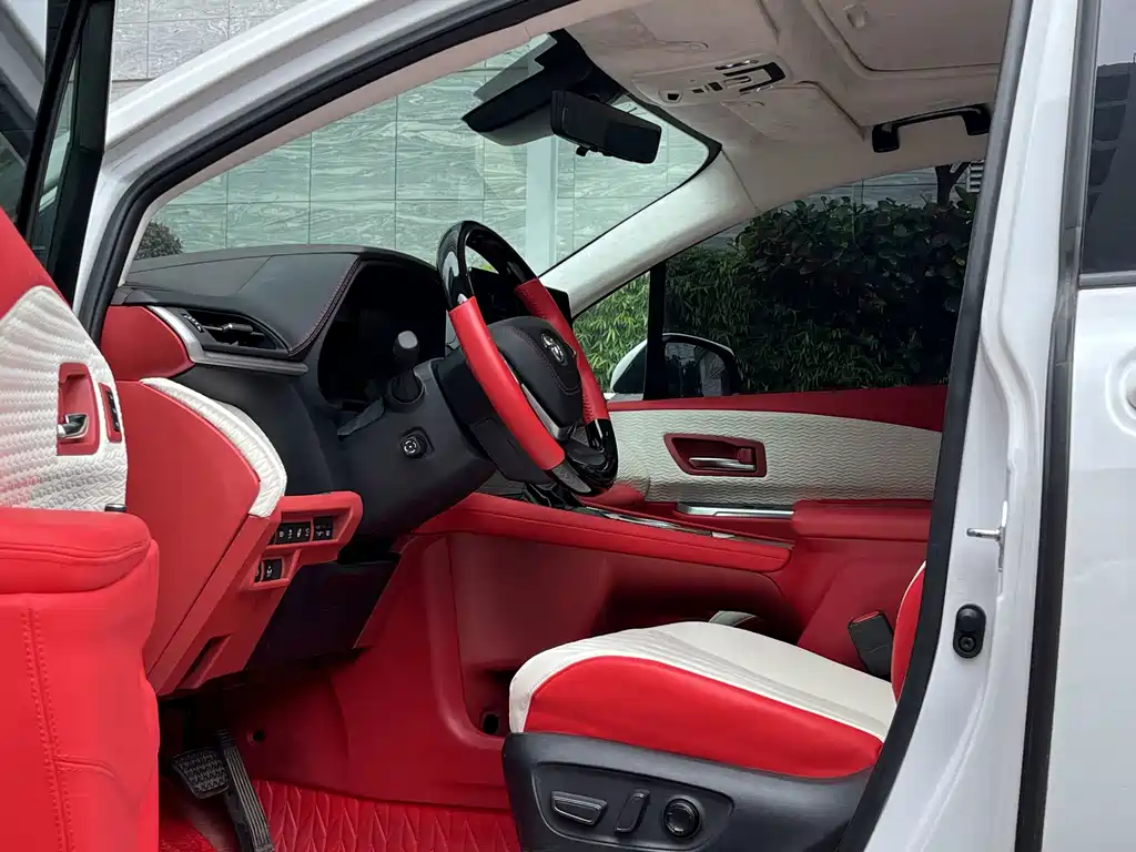 Toyota Sienna — миниатюра 5