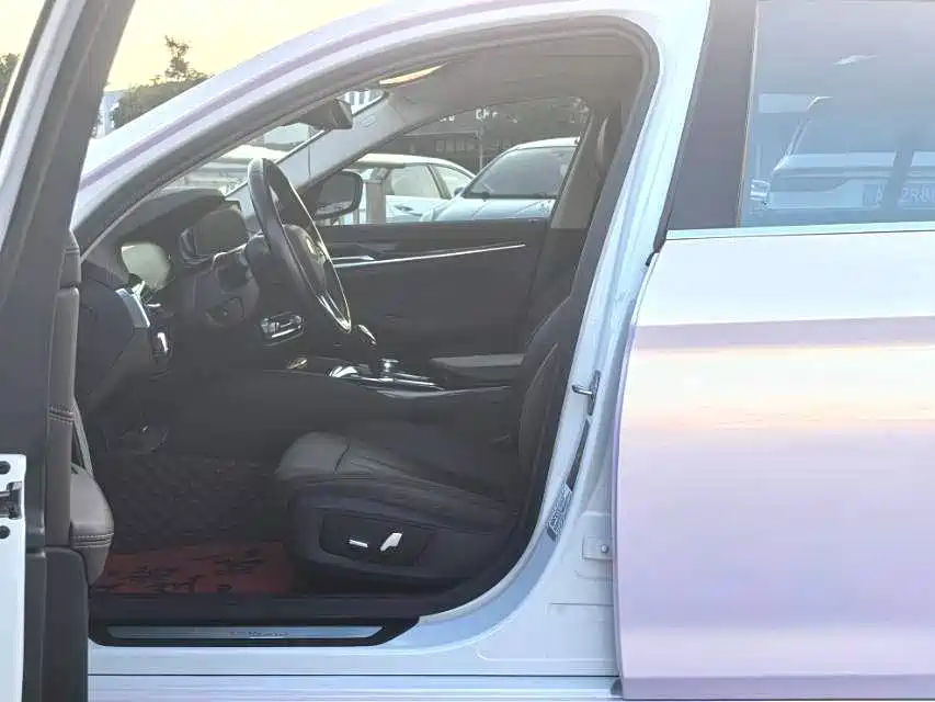 BMW 5 Series — миниатюра 6