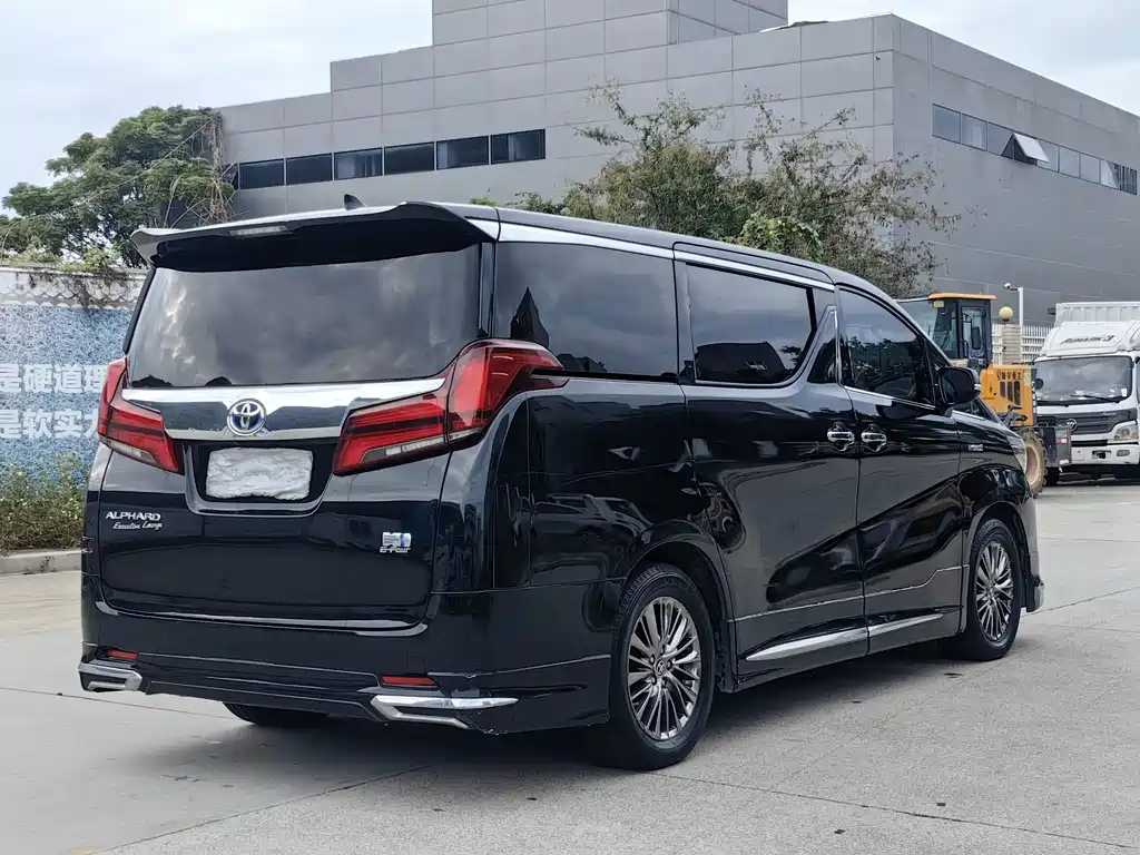 Toyota Alphard — миниатюра 9