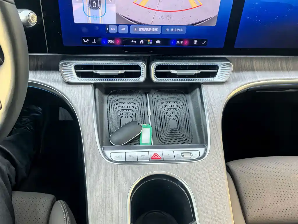 Mercedes-Benz GLC New Energy — миниатюра 9