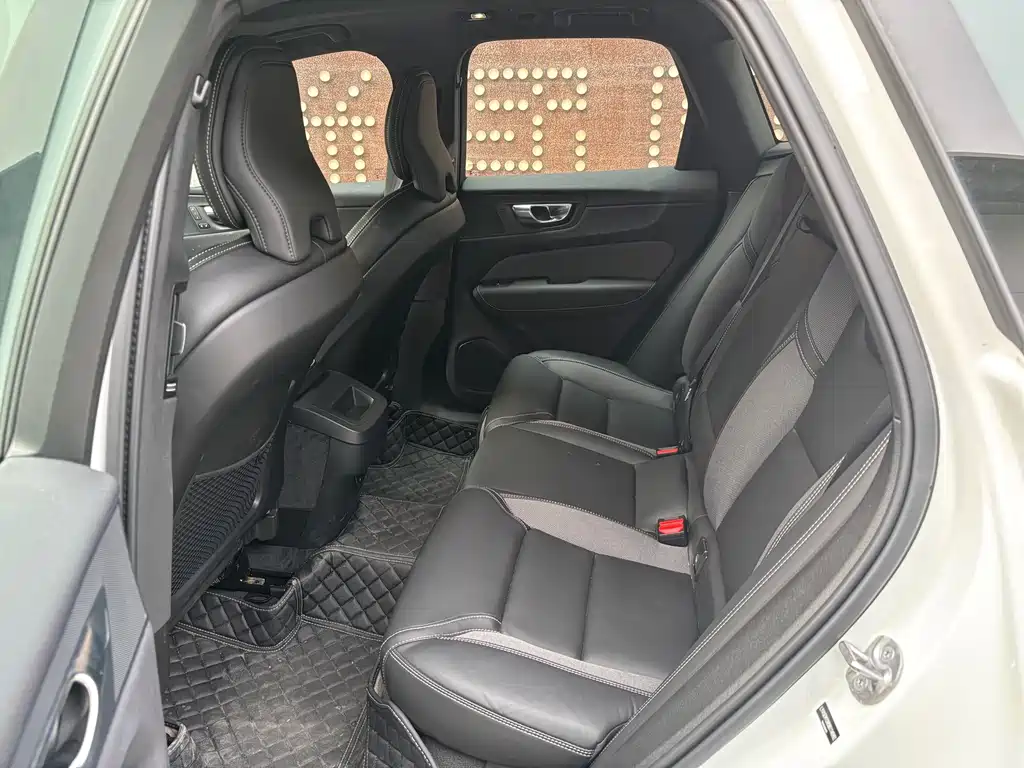 Volvo XC60 2025 B5 Sport