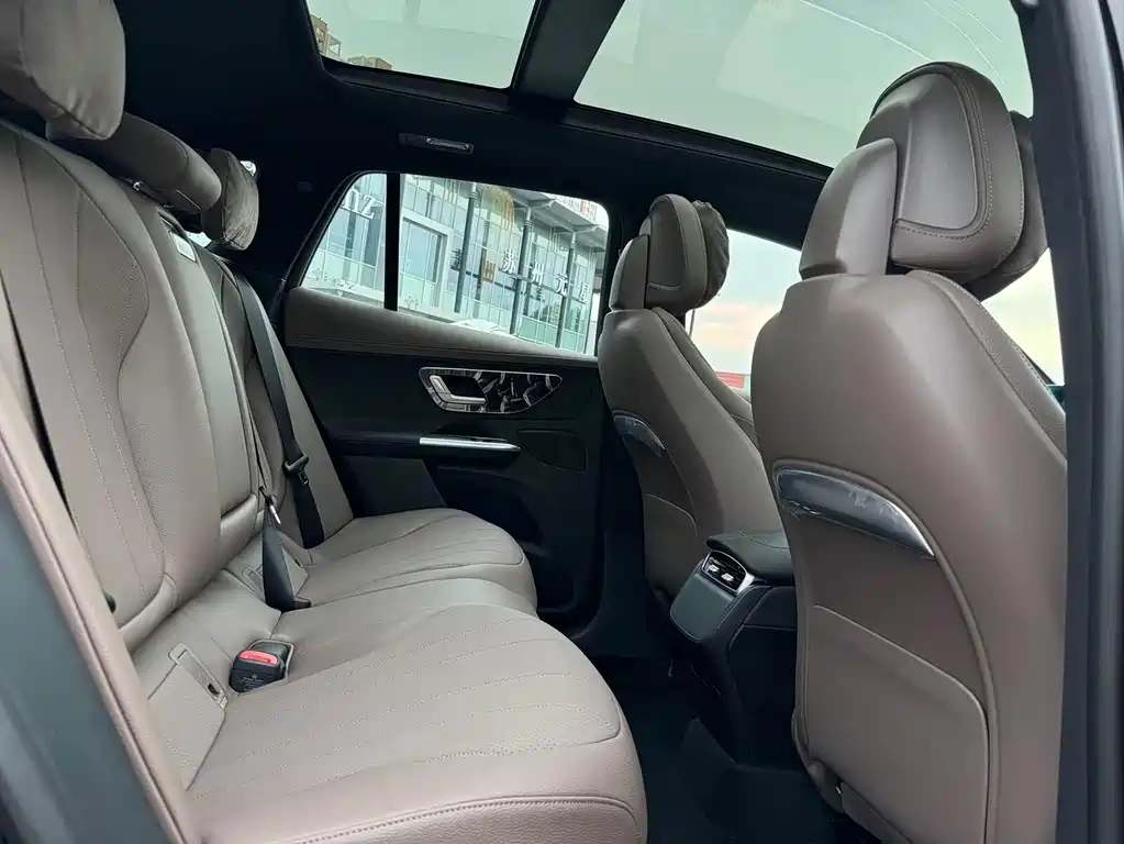 Mercedes-Benz EQE SUV — миниатюра 9
