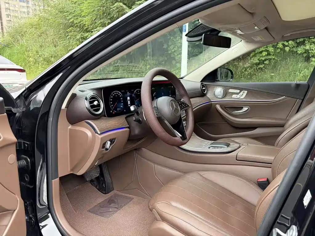 Mercedes-Benz E-Class — миниатюра 4