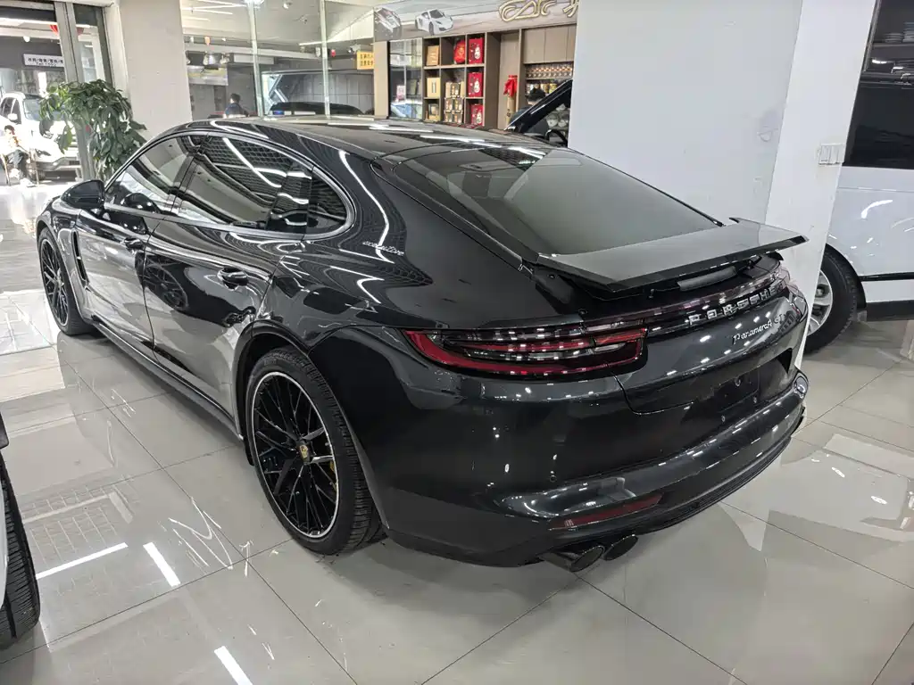 PORSCHE PANAMERA