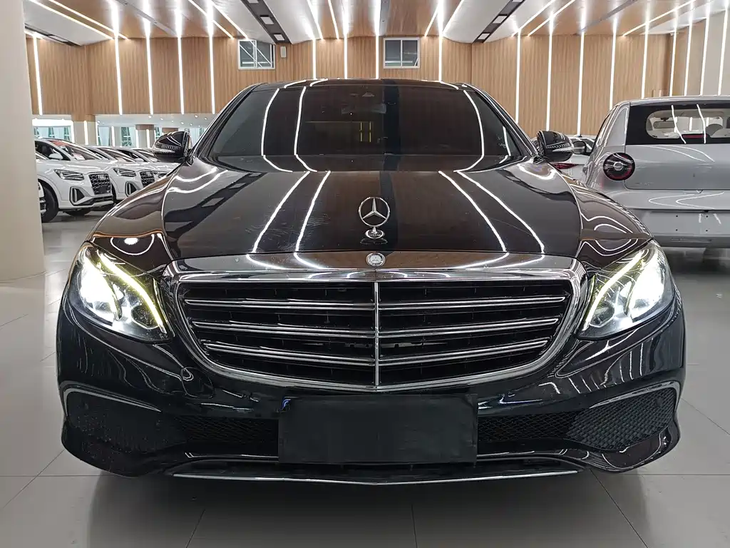 Mercedes-Benz E-Class — миниатюра 2