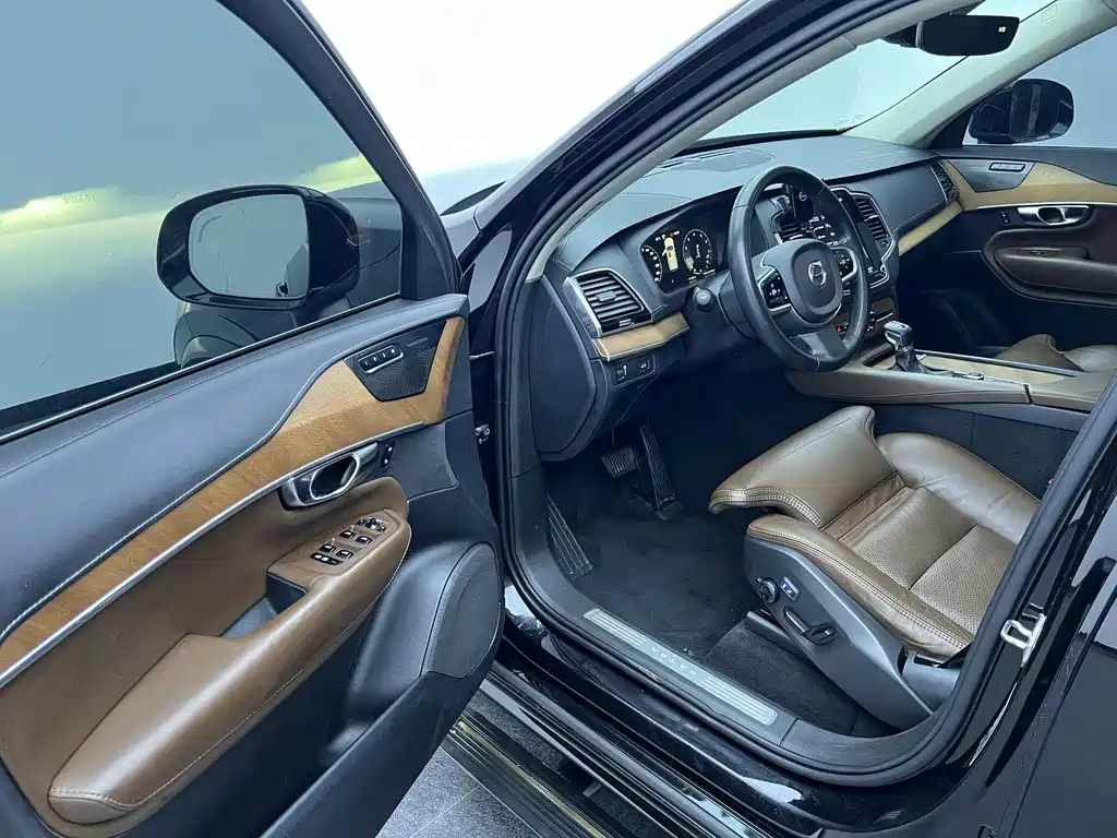 Volvo XC90 2019 T6 7 мест V
