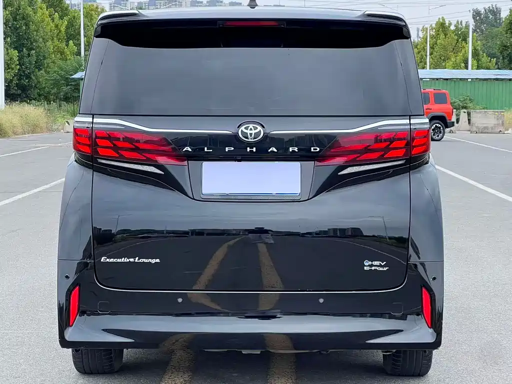 Toyota Alphard — миниатюра 6