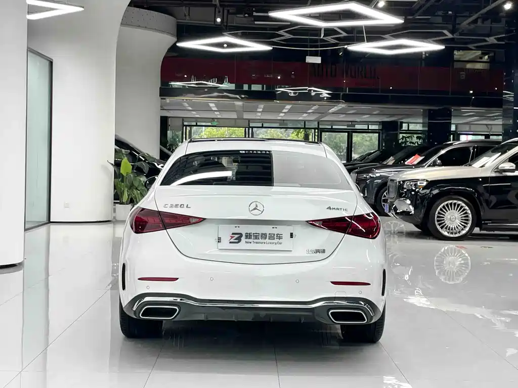 Mercedes-Benz C-Class — миниатюра 11