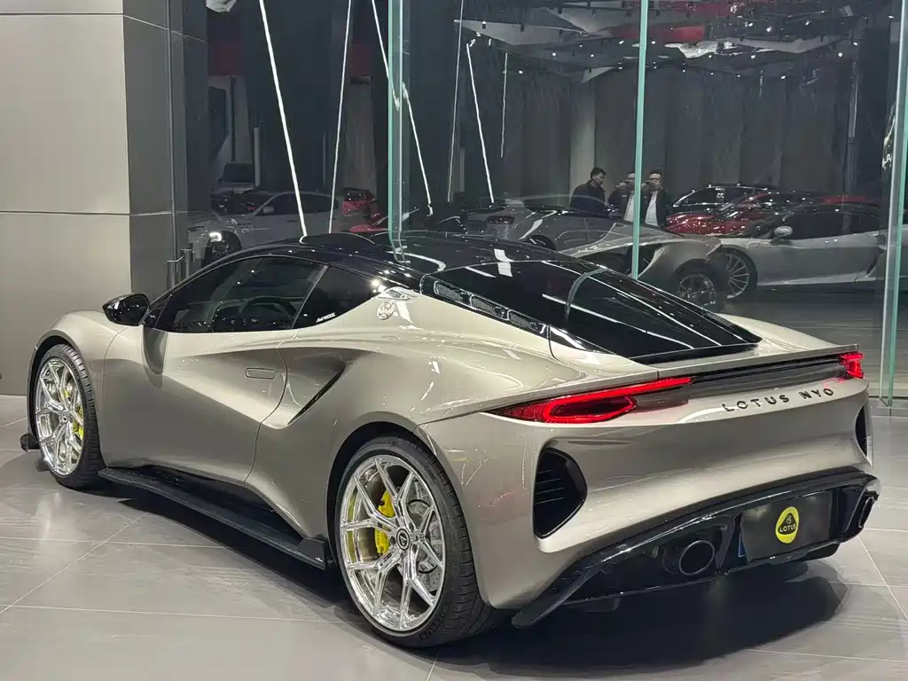 Lotus Emira — миниатюра 6