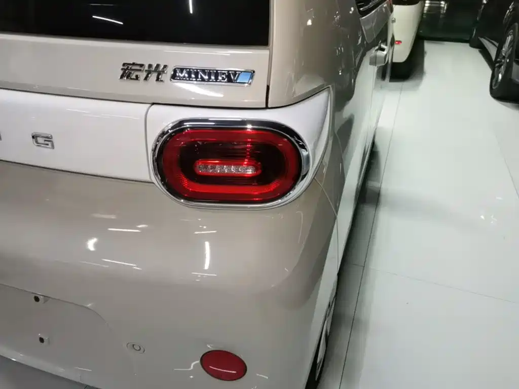 Wuling MINIEV — миниатюра 8