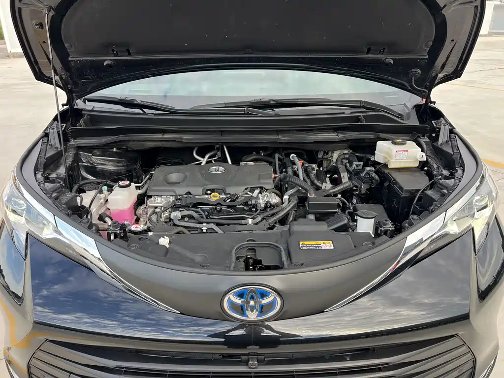 Toyota Sienna — миниатюра 24