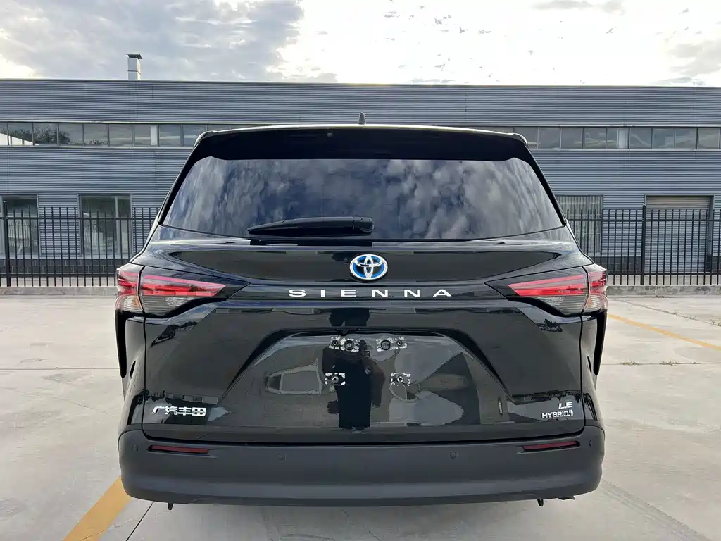 Toyota Sienna — миниатюра 5