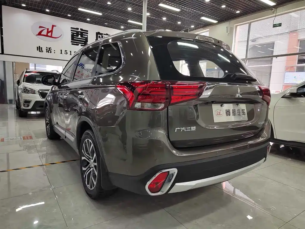 MITSUBISHI OUTLANDER