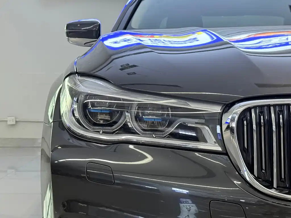 BMW 7 Series — миниатюра 4