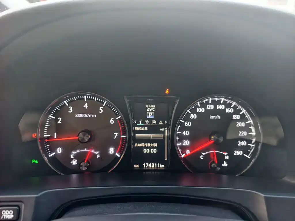 Toyota Crown — миниатюра 9