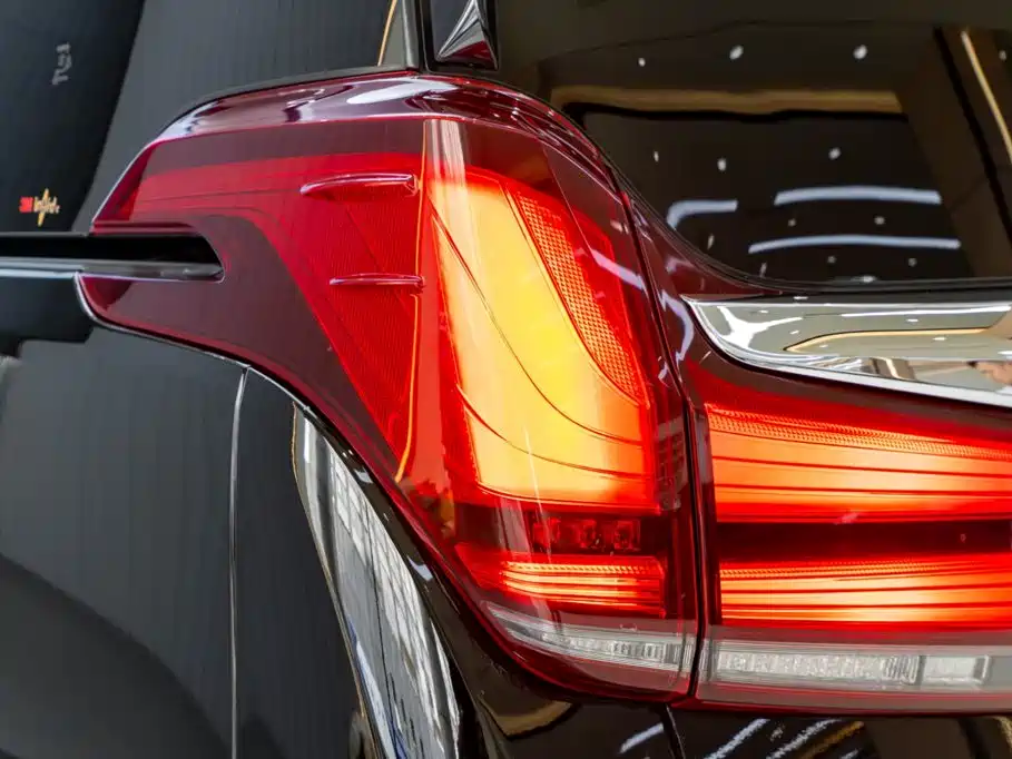 Toyota Alphard — миниатюра 9