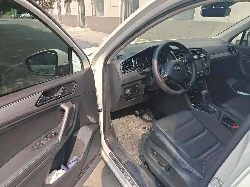 Volkswagen Tiguan L — миниатюра 12