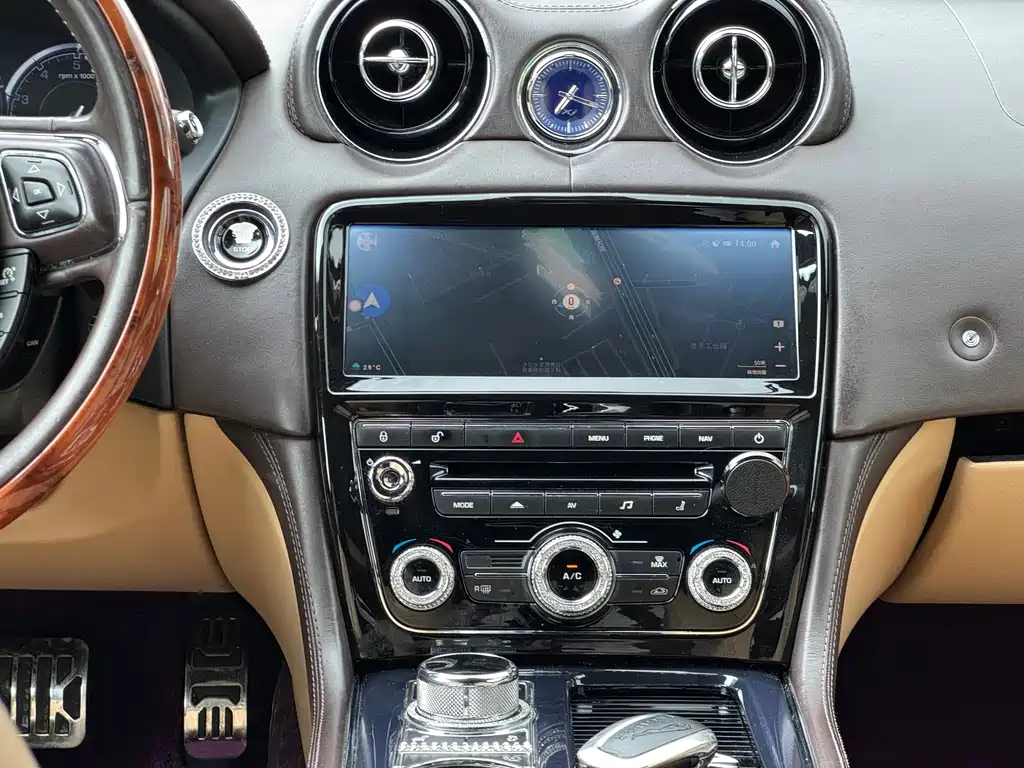Jaguar XJ — миниатюра 14