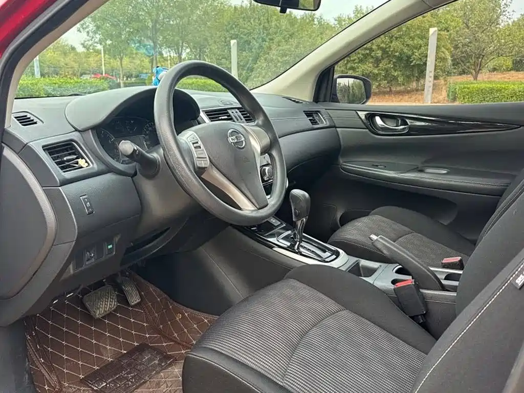Nissan Tiida — миниатюра 8