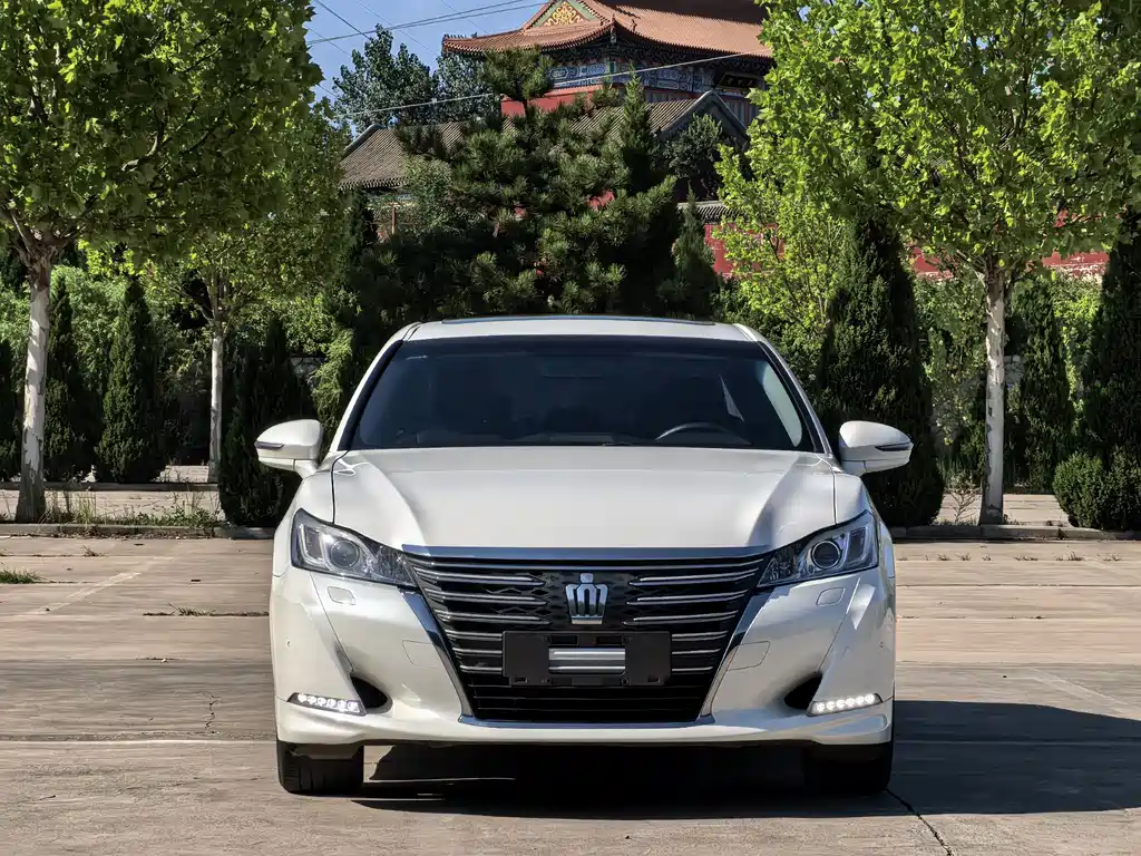 Toyota Crown — миниатюра 2