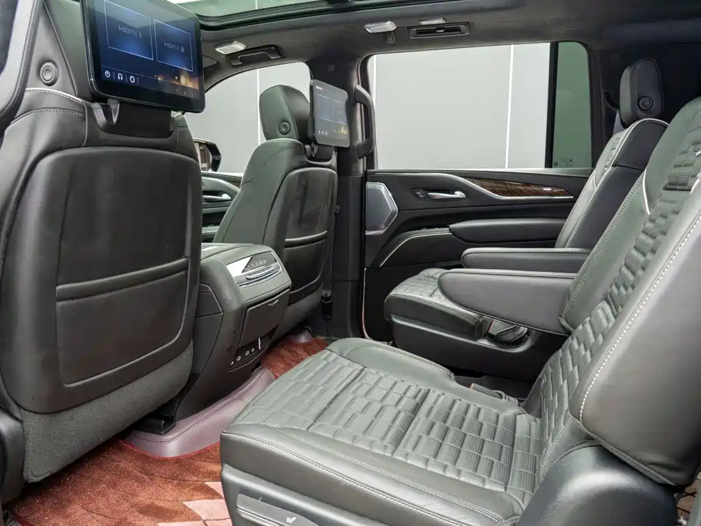 Cadillac Escalade — миниатюра 16