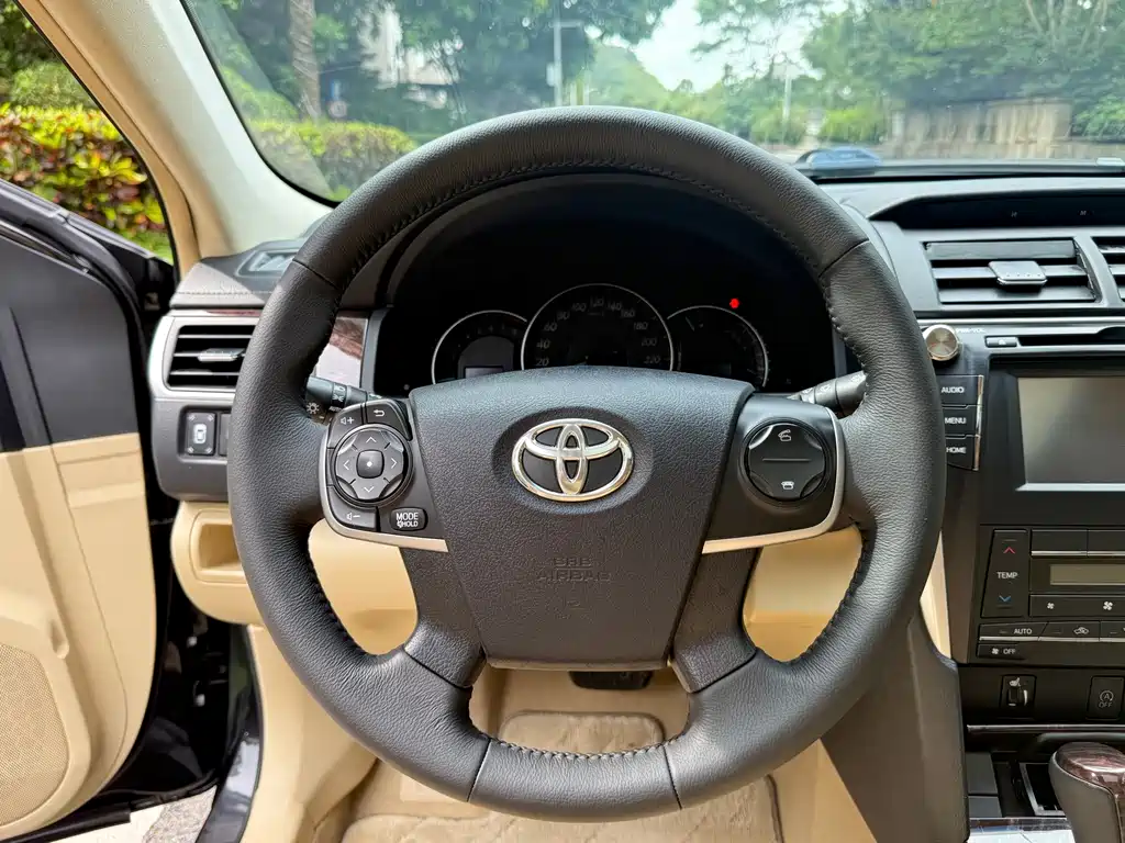 Toyota Camry — миниатюра 7